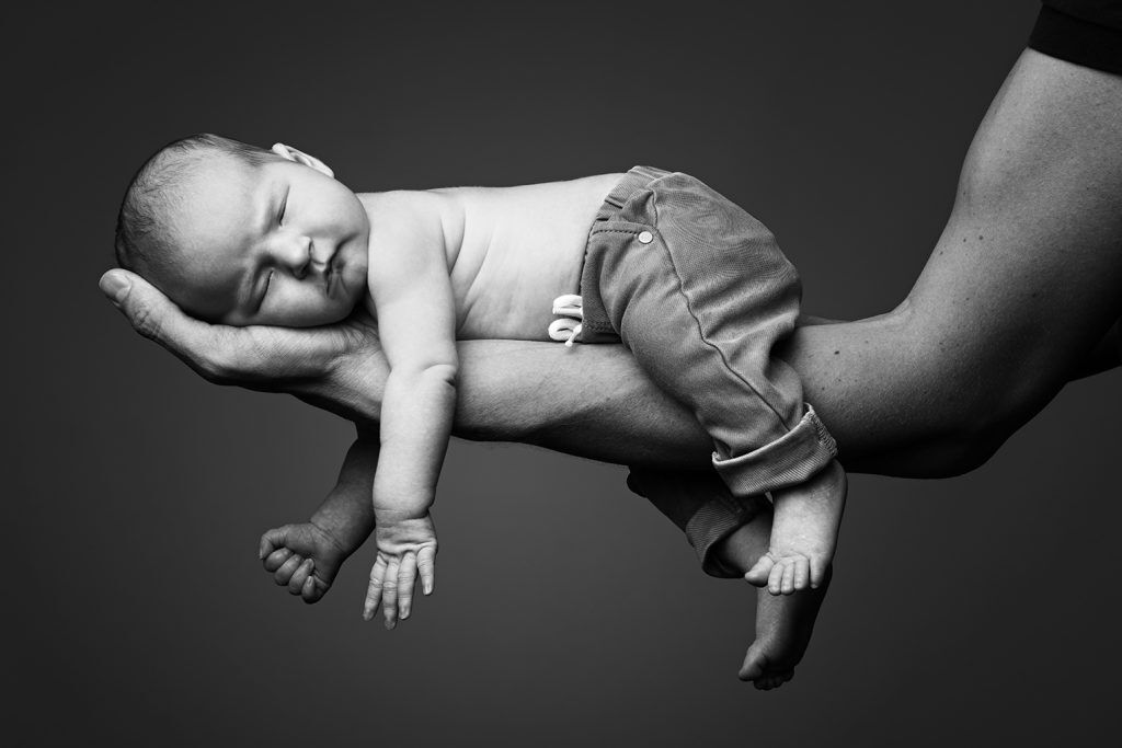 newborn fotoshoot, babyshoot, newborn fotograaf, moeder dochter fotoshoot, Groningen, Amsterdam, Utrechtnewborn fotoshoot, baby fotoshoot, newborn fotograaf, fotostudio Groningen, Friesland Drenthe
